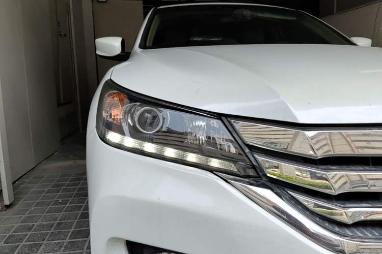 Used Honda Accord 2015 2.0L LX Comfort Edition Right Front Headlight