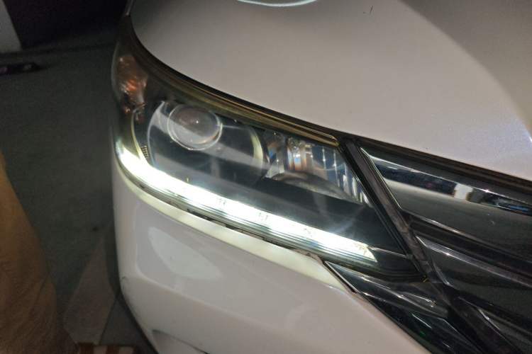 Used Honda Accord 2015 2.0L LXS Elite Edition Right Front Headlight