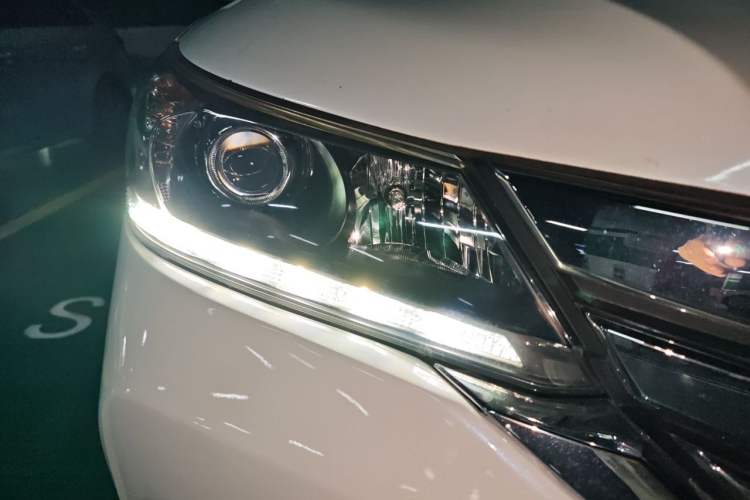 Used Honda Accord 2015 2.0L LX Comfort Edition Right Front Headlight