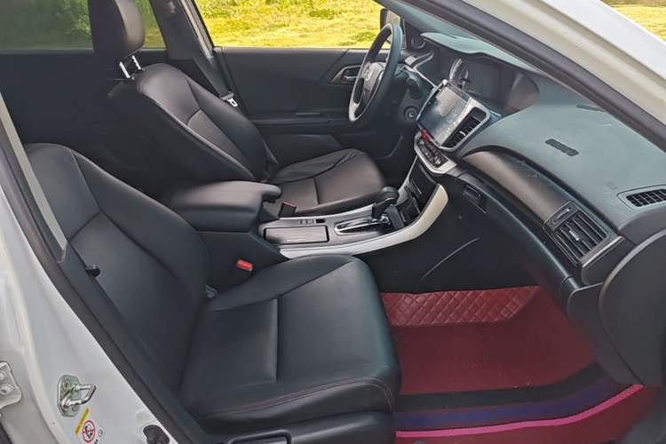 Used Honda Accord 2015 2.0L LX Comfort Edition Right Front Seat