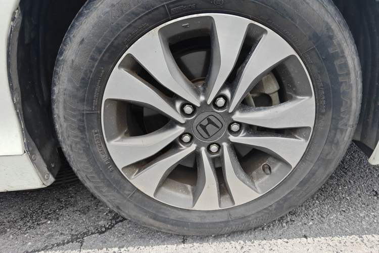 Used Honda Accord 2015 2.0L LXS Elite Edition Right Front Wheel Hub