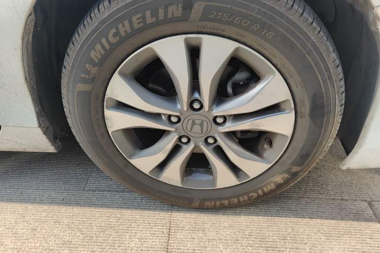 Used Honda Accord 2015 2.0L EX Luxury Edition Right Front Wheel Hub