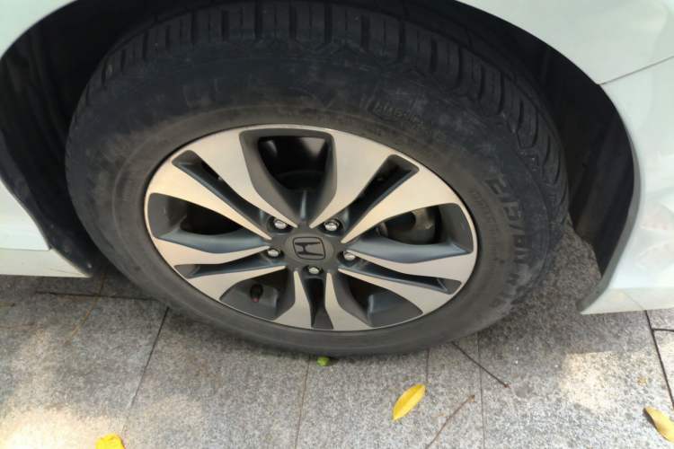 Used Honda Accord 2015 2.0L LX Comfort Edition Right Front Wheel Hub