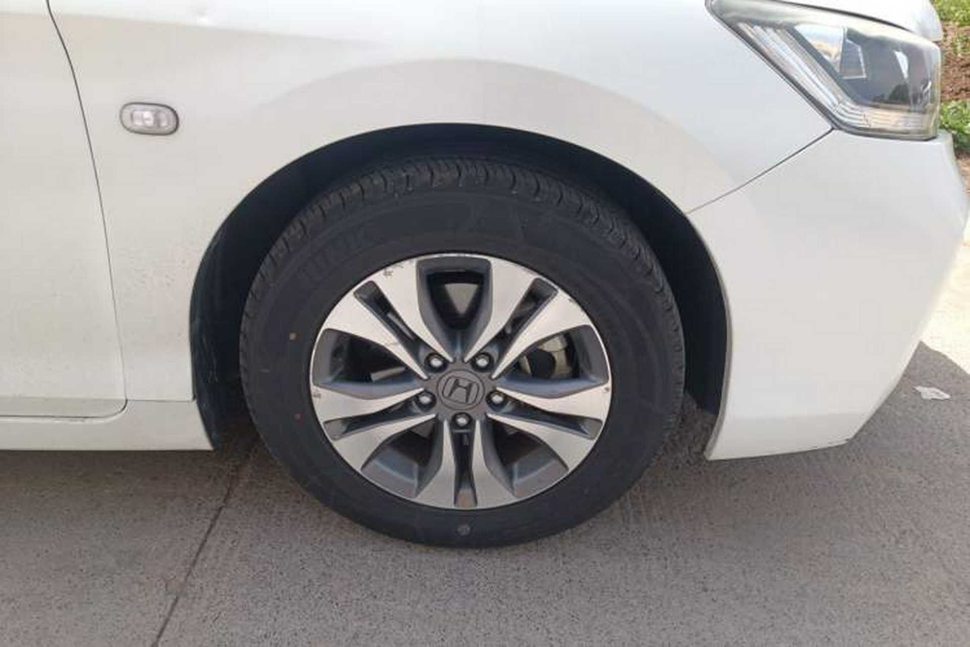 Used Honda Accord 2015 2.0L LX Comfort Edition Right Front Wheel Hub