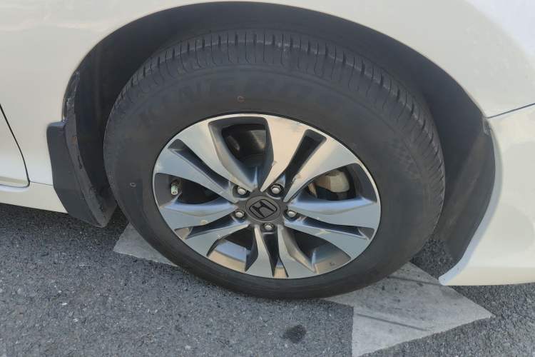 Used Honda Accord 2015 2.0L LX Comfort Edition Right Front Wheel Hub