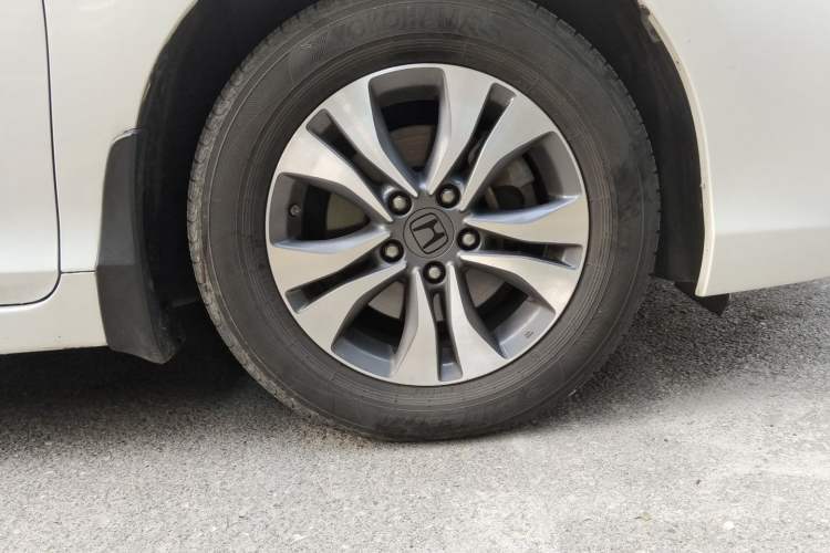 Used Honda Accord 2015 2.0L LX Comfort Edition Right Front Wheel Hub