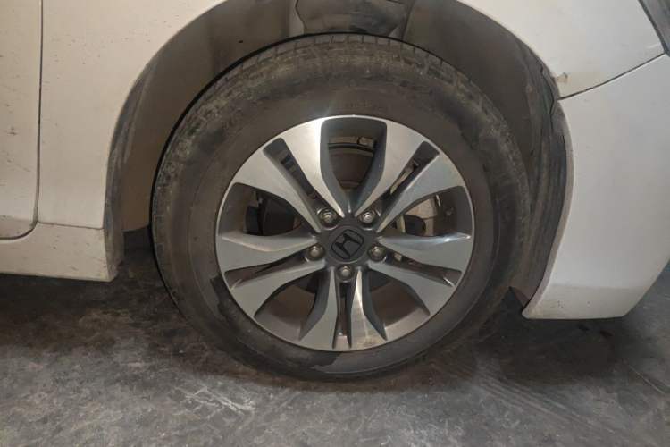 Used Honda Accord 2015 2.0L LX Comfort Edition Right Front Wheel Hub