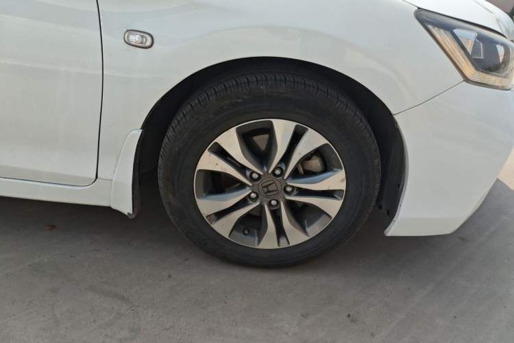 Used Honda Accord 2015 2.0L LXS Elite Edition Right Front Wheel Hub