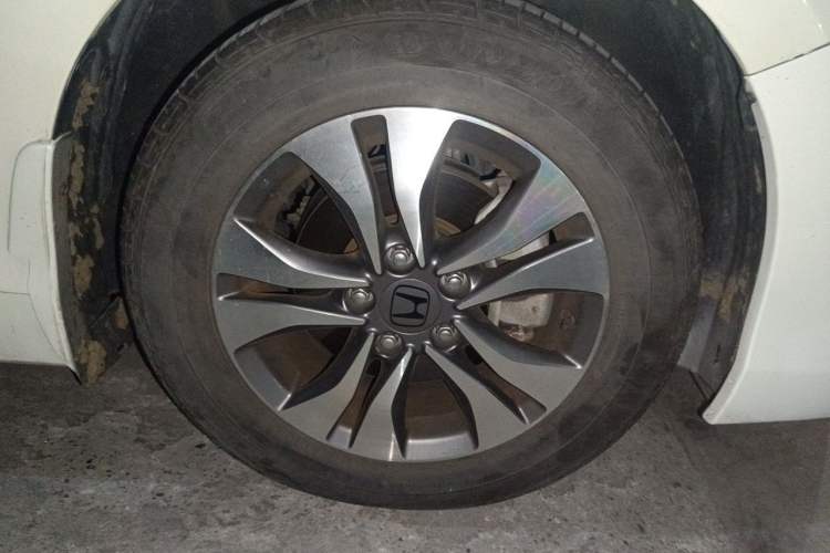 Used Honda Accord 2015 2.0L LX Comfort Edition Right Front Wheel Hub