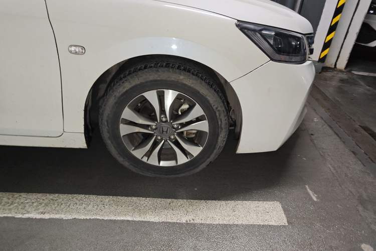 Used Honda Accord 2015 2.0L LX Comfort Edition Right Front Wheel Hub