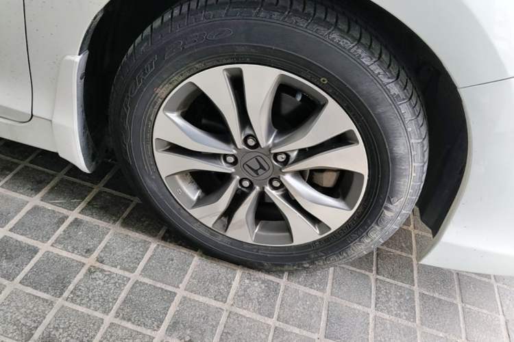 Used Honda Accord 2015 2.0L LX Comfort Edition Right Front Wheel Hub
