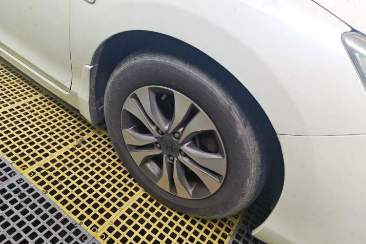 Used Honda Accord 2015 2.0L EX Luxury Edition Right Front Wheel Hub