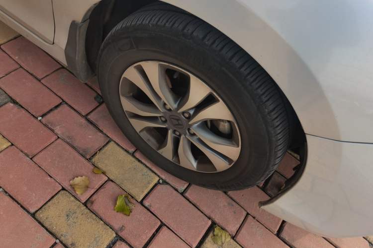 Used Honda Accord 2015 2.0L LXS Elite Edition Right Front Wheel Hub