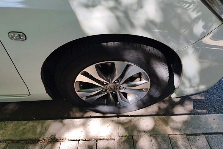 Used Honda Accord 2015 2.0L LXS Elite Edition Right Front Wheel Hub