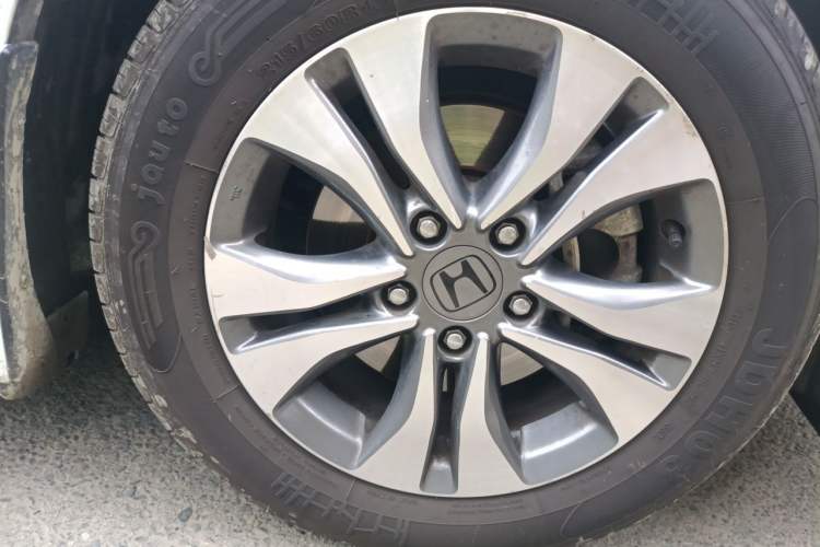Used Honda Accord 2015 2.0L LX Comfort Edition Right Front Wheel Hub