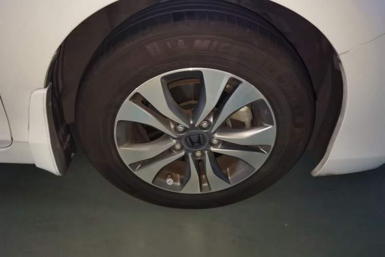 Used Honda Accord 2015 2.0L LXS Elite Edition Right Front Wheel Hub