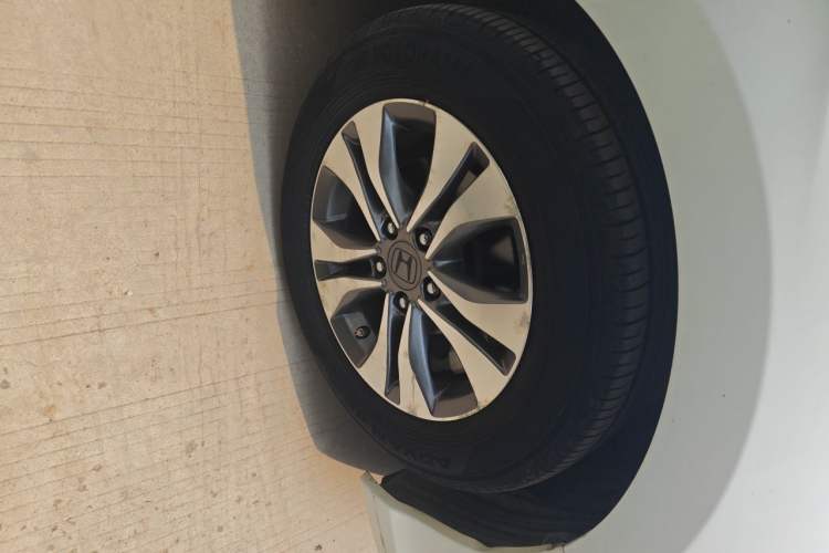 Used Honda Accord 2015 2.0L EX Luxury Edition Right Front Wheel Hub