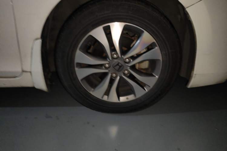 Used Honda Accord 2015 2.0L LX Comfort Edition Right Front Wheel Hub