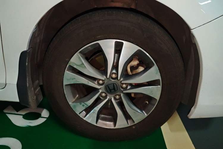 Used Honda Accord 2015 2.0L LX Comfort Edition Right Front Wheel Hub