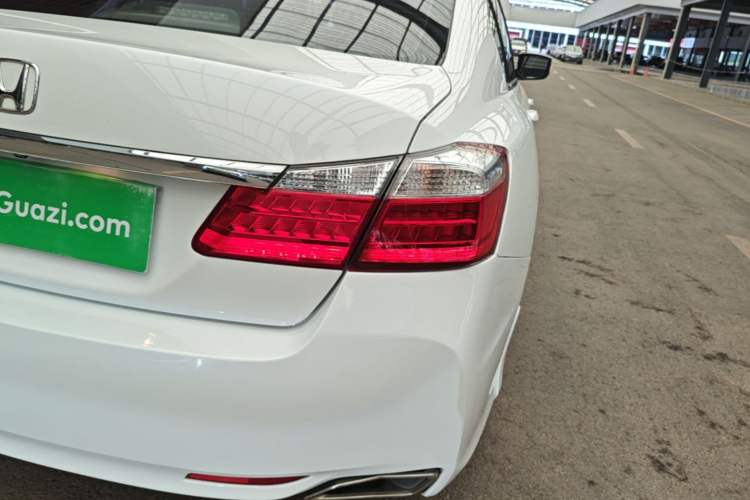 Used Honda Accord 2015 2.0L LX Comfort Edition Right Rear Taillight