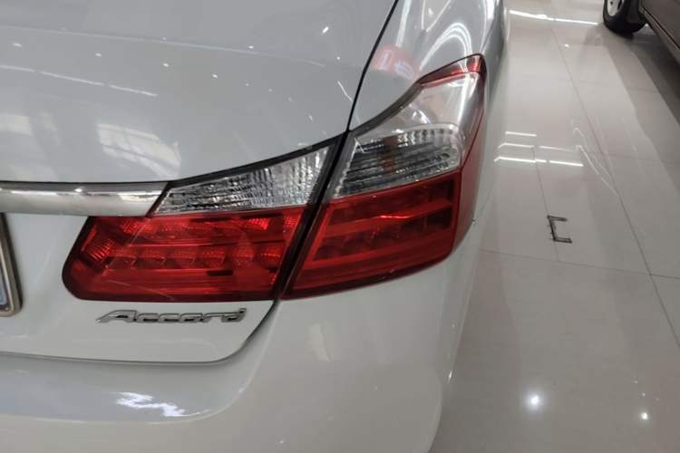 Used Honda Accord 2015 2.0L LXS Elite Edition Right Rear Taillight