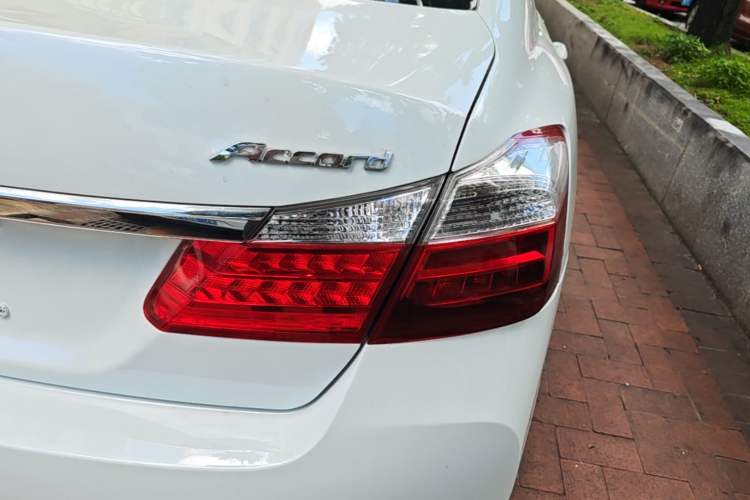 Used Honda Accord 2015 2.0L LX Comfort Edition Right Rear Taillight
