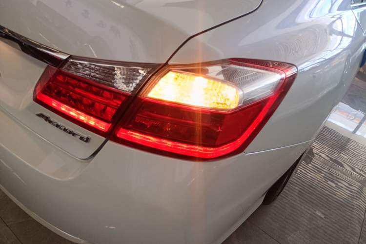 Used Honda Accord 2015 2.0L LX Comfort Edition Right Rear Taillight