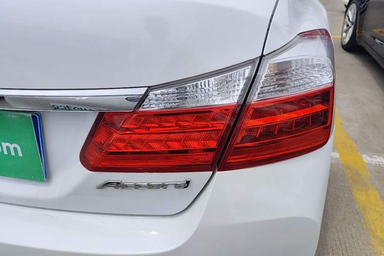 Used Honda Accord 2015 2.0L LX Comfort Edition Right Rear Taillight