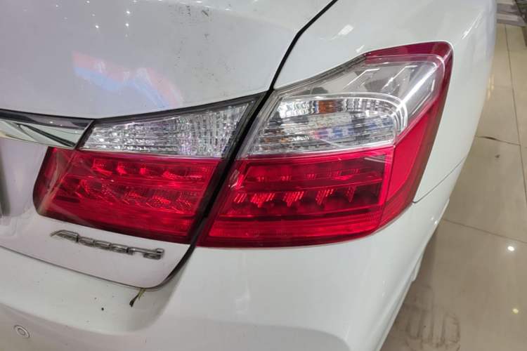 Used Honda Accord 2015 2.0L LXS Elite Edition Right Rear Taillight