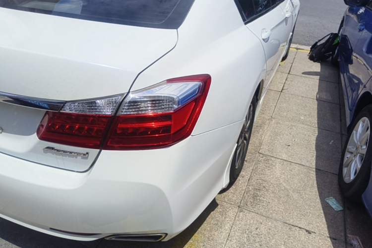 Used Honda Accord 2015 2.0L LX Comfort Edition Right Rear Taillight