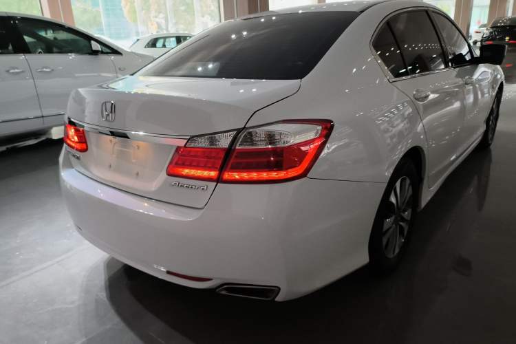 Used Honda Accord 2015 2.0L LX Comfort Edition Right Rear Taillight