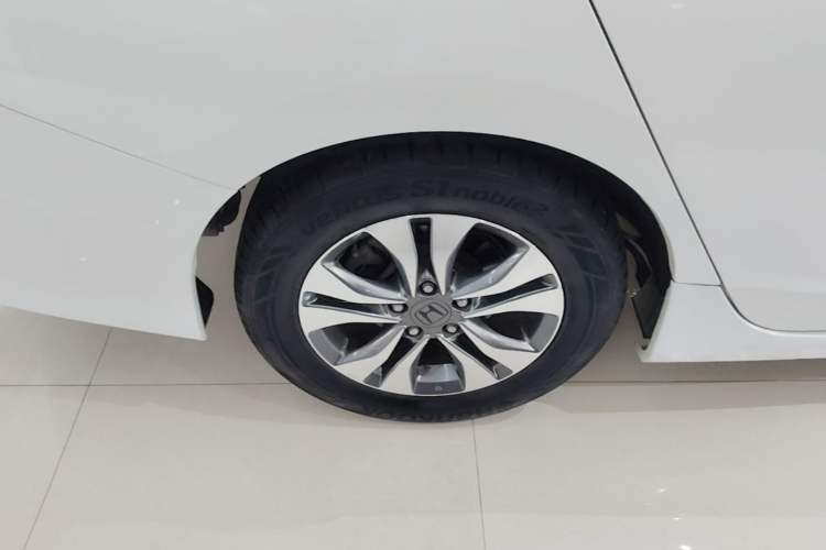 Used Honda Accord 2015 2.0L LXS Elite Edition Right Rear Wheel Hub