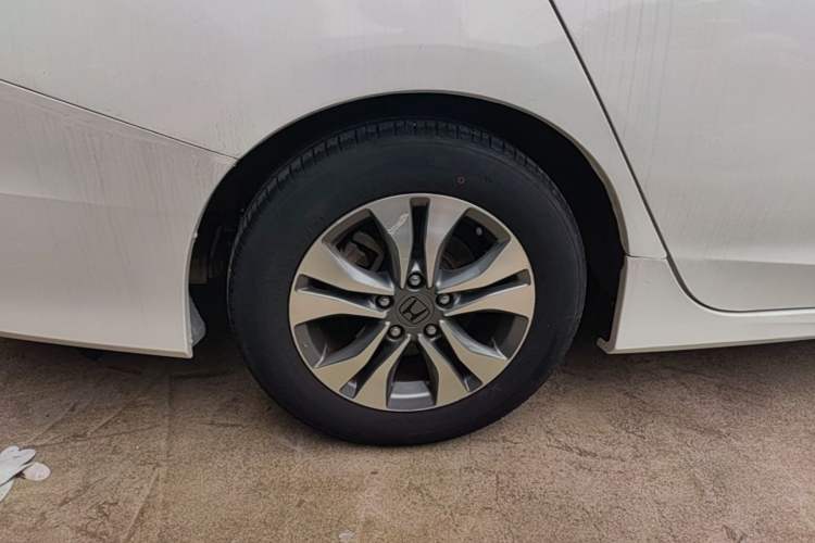 Used Honda Accord 2015 2.0L LX Comfort Edition Right Rear Wheel Hub