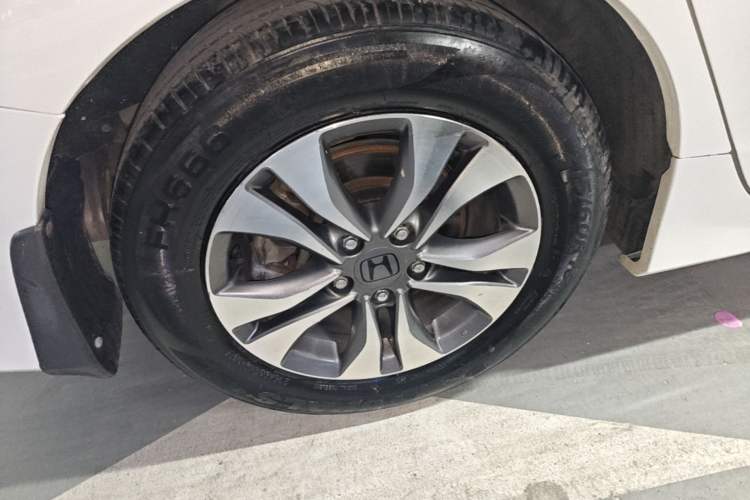 Used Honda Accord 2015 2.0L LX Comfort Edition Right Rear Wheel Hub