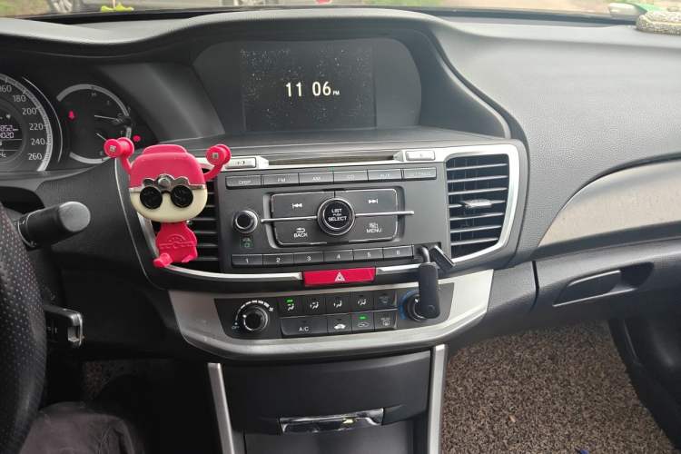 Used Honda Accord 2015 2.0L LXS Elite Edition Audio And AC Panel