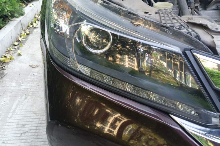 Used Honda Accord 2015 2.0L LX Comfort Edition Right Front Headlight