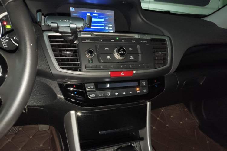 Used Honda Accord 2016 2.0L Elite Edition Audio And AC Panel