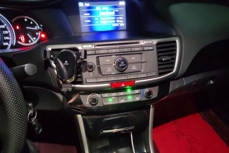 Used Honda Accord 2016 2.0L Comfort Edition Audio And AC Panel