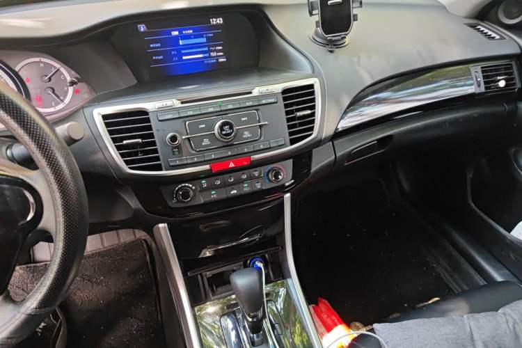 Used Honda Accord 2016 2.0L Comfort Edition Audio And AC Panel