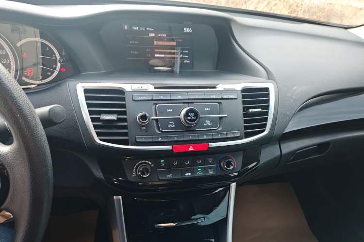Used Honda Accord 2016 2.0L Comfort Edition Audio And AC Panel