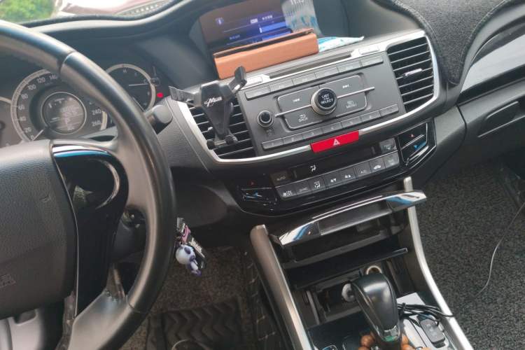 Used Honda Accord 2016 2.0L Elite Edition Audio And AC Panel