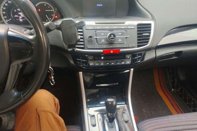 Used Honda Accord 2016 2.0L Elite Edition Audio And AC Panel