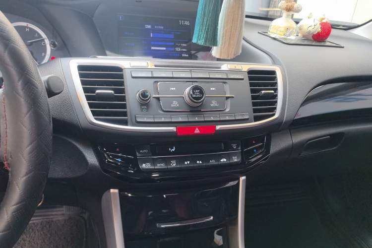 Used Honda Accord 2016 2.0L Elite Edition Audio And AC Panel