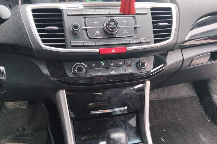 Used Honda Accord 2016 2.0L Comfort Edition Audio And AC Panel
