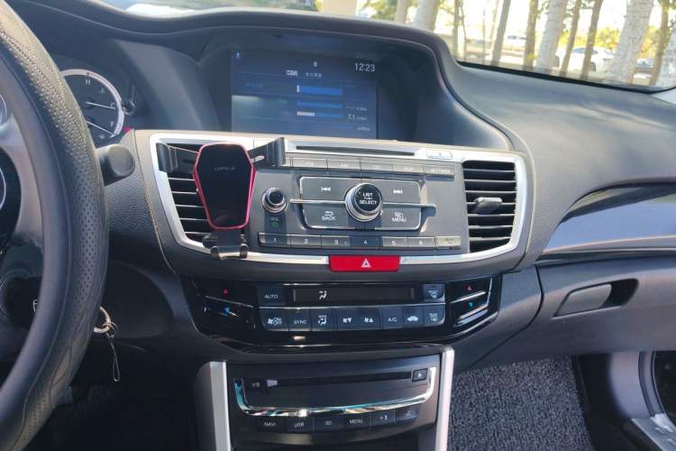 Used Honda Accord 2016 2.0L Elite Edition Audio And AC Panel