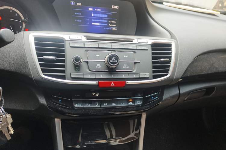 Used Honda Accord 2016 2.0L Elite Edition Audio And AC Panel