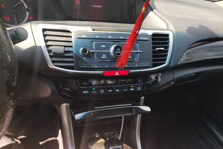 Used Honda Accord 2016 2.0L Elite Edition Audio And AC Panel