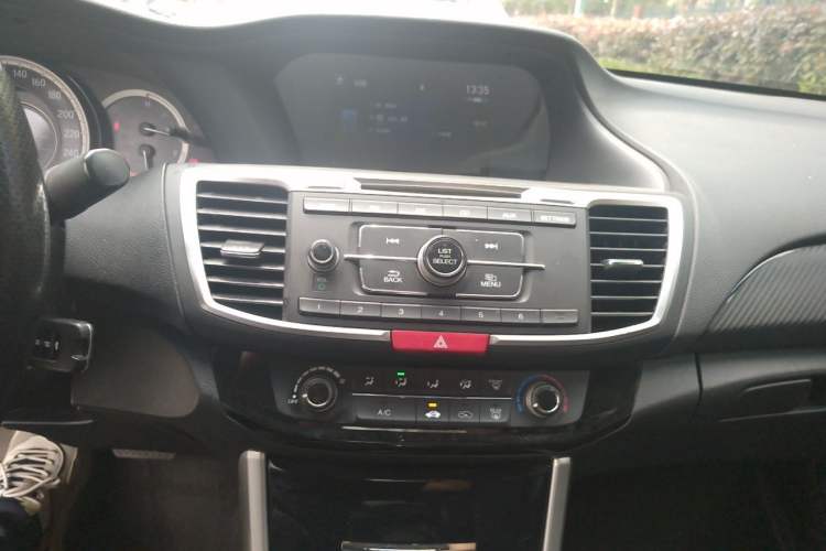 Used Honda Accord 2016 2.0L Comfort Edition Audio And AC Panel