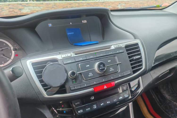 Used Honda Accord 2016 2.0L Luxury Edition Audio And AC Panel