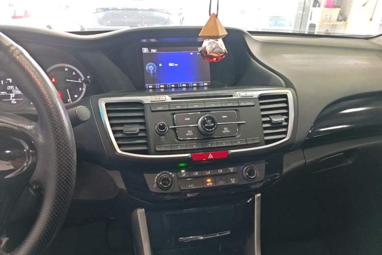 Used Honda Accord 2016 2.0L Comfort Edition Audio And AC Panel